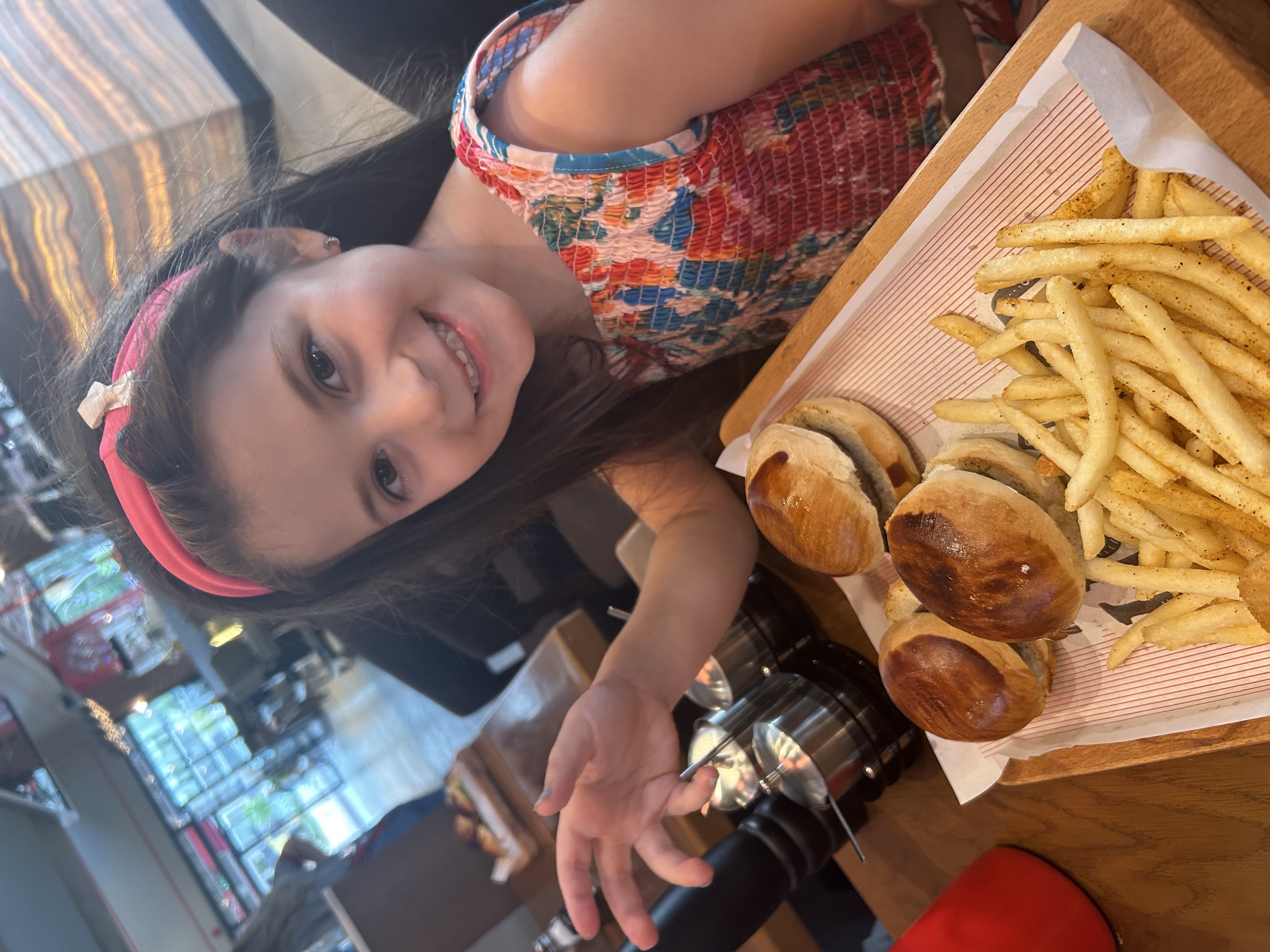 Eliya hamburger e dayanamaz ????